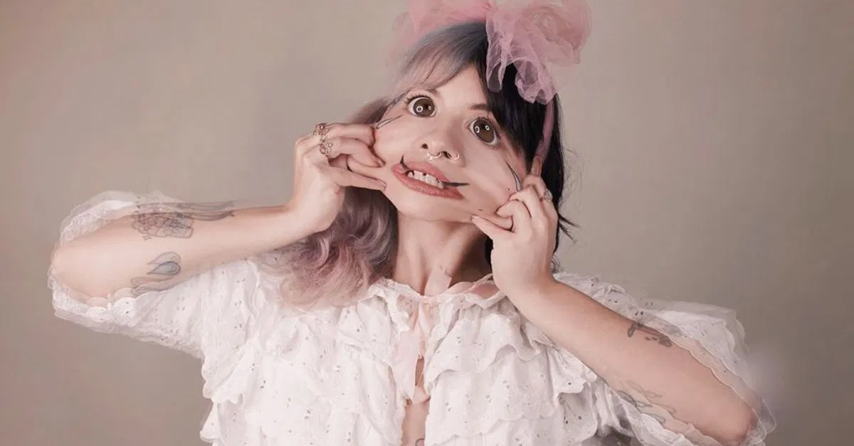 Melanie Martinez lança EP “After School” com videoclipe para “The Bakery”