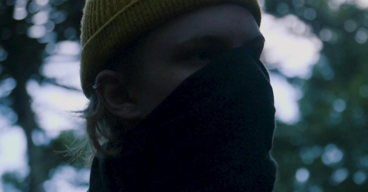 Entrevista | El Paco lança single “Chumbo” e videoclipe inspirado na série “Dark”; confira!