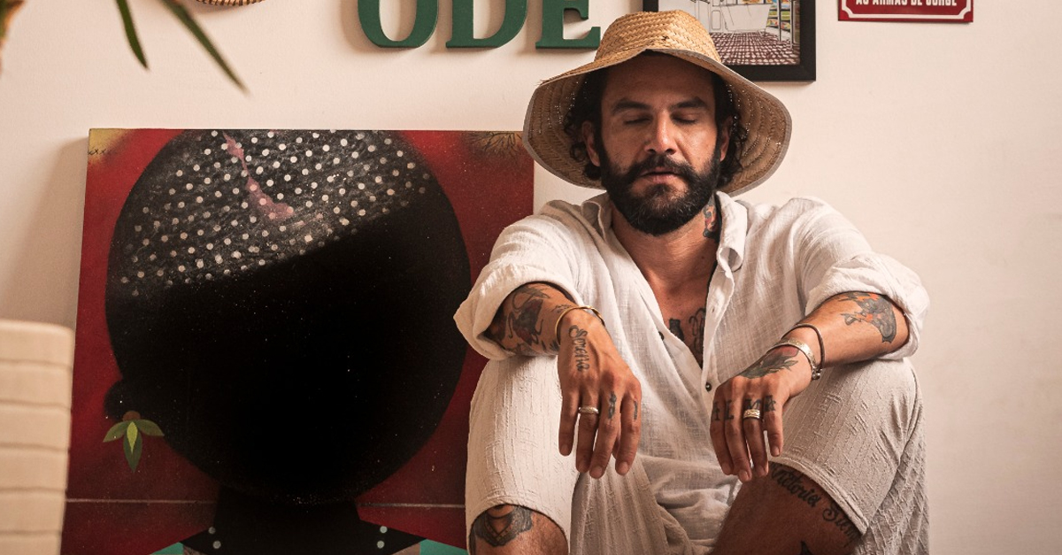 Artista plástico e daimista, ex-BBB Wagner Santiago faz ensaio para revista sobre religiões de matrizes africanas