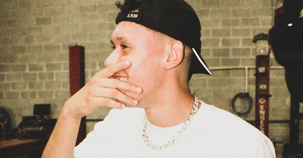 Alec Petrus dá pontapé inicial no lançamento do primeiro EP da carreira com o single “Recording”