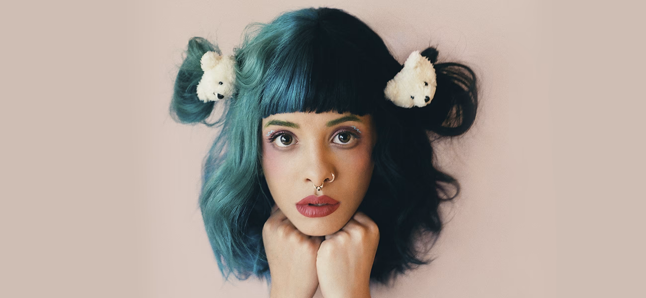 “Mad Hatter”: Melanie Martinez lança último clipe do “Cry Baby”