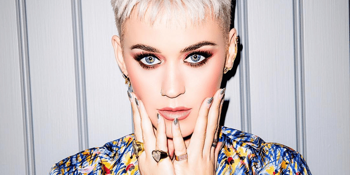 “Hey Hey Hey”: Novo clipe de Katy Perry faz referência à Joana D’Arc