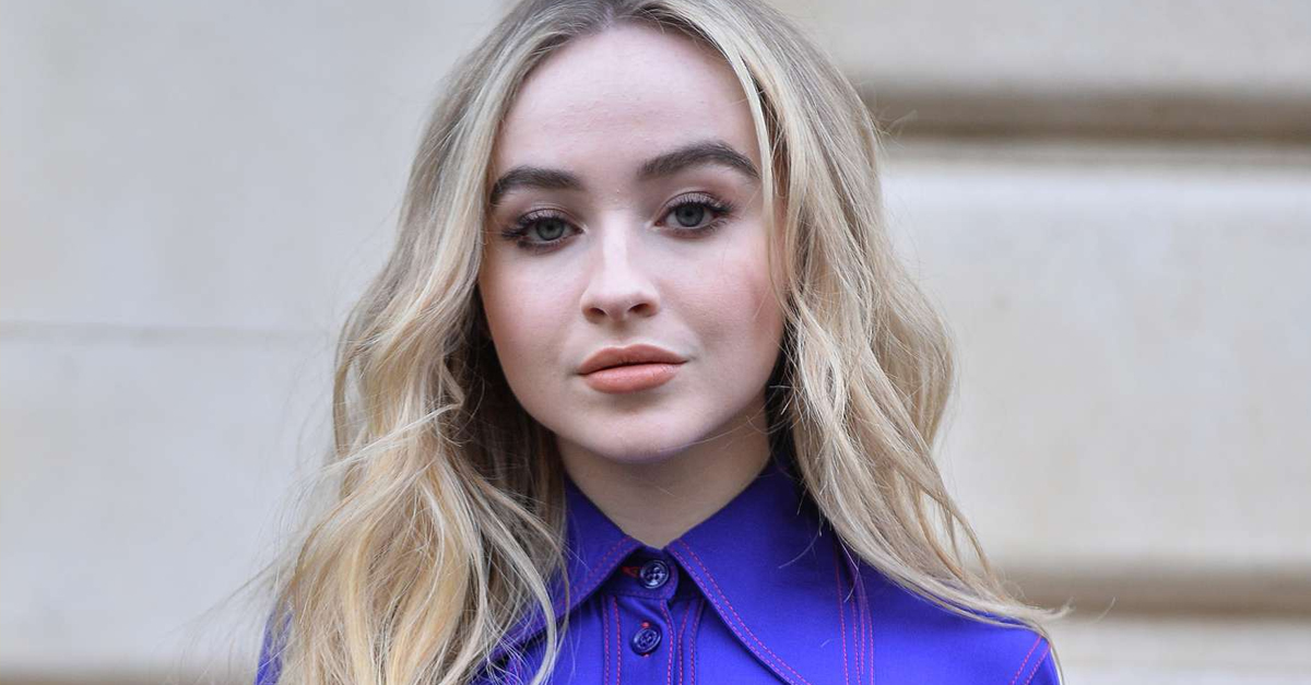 Abordando temas bem pessoais, Sabrina Carpenter lança “Exhale”