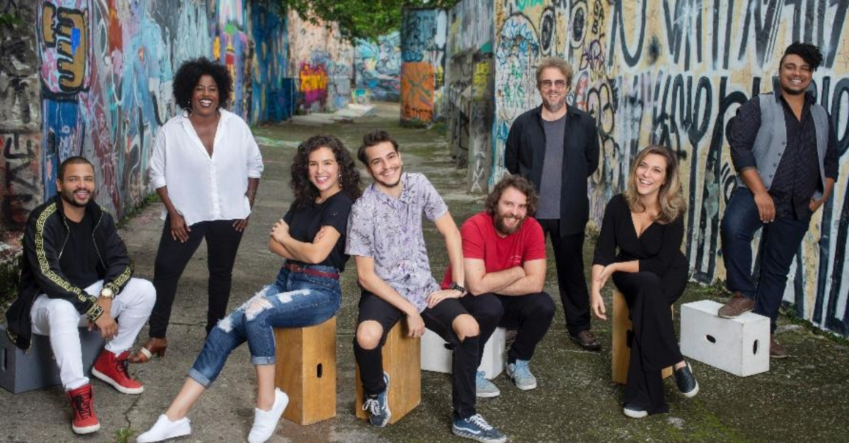 Netflix apresenta o elenco da comédia “Ninguém Tá Olhando”