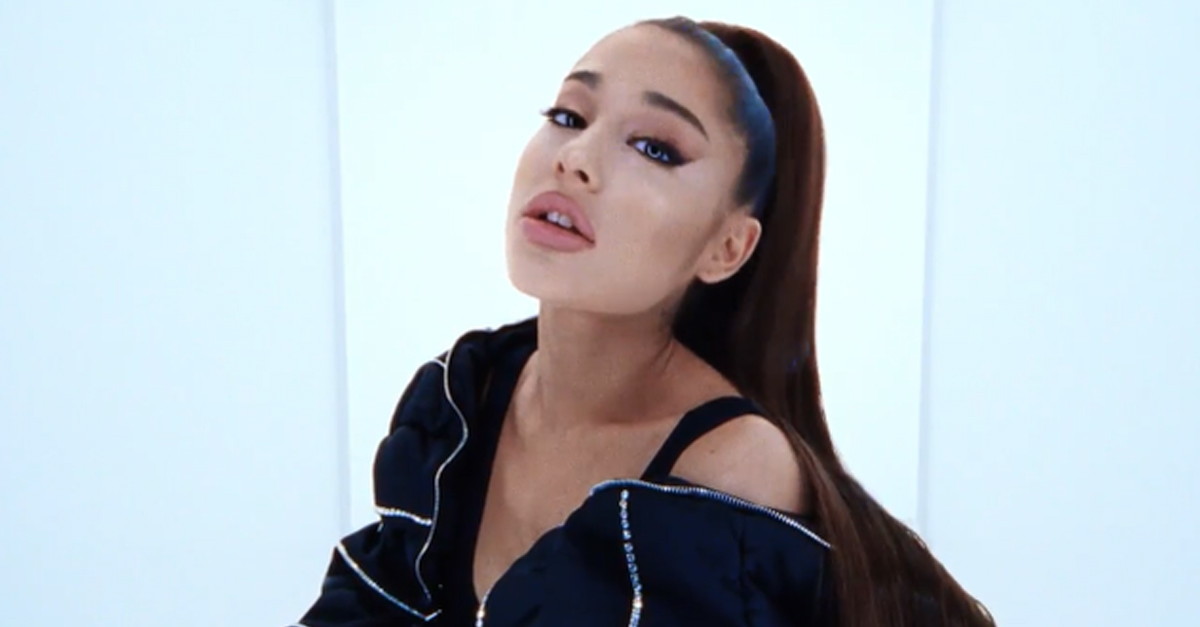 Em parceria com a Vogue, Ariana Grande lança de surpresa clipe para “In My  Head”