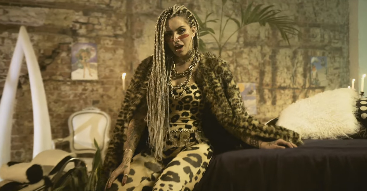 Carol Csan lança clipe de “Tô Facin”