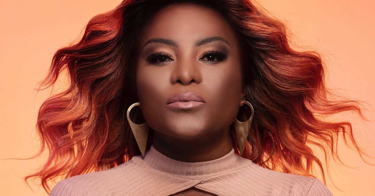 “Fogo” | Ex-integrante do Rouge, Karin Hils anuncia primeiro single solo