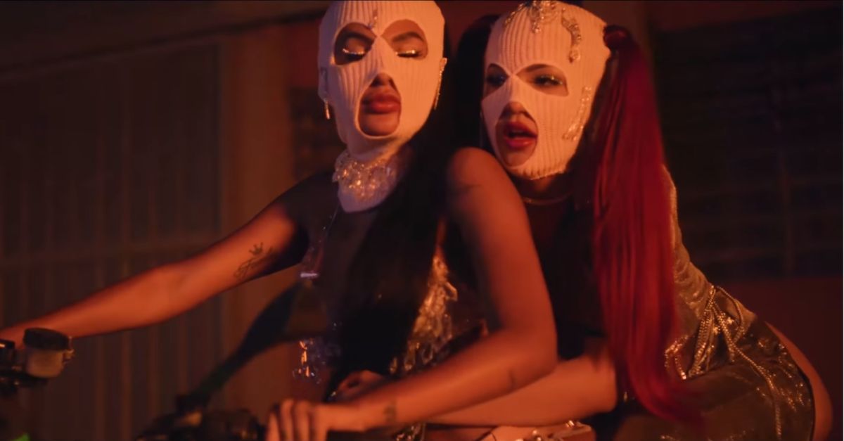 “Pegando Fogo” | Lara Silva faz estreia no funk em parceria com Pocah