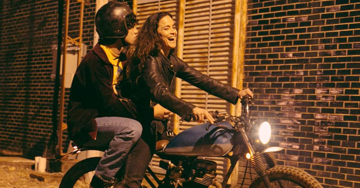 Alice Braga e Gabriel Leone contam mais detalhes do filme “Eduardo e Mônica” durante a CCXP Worlds