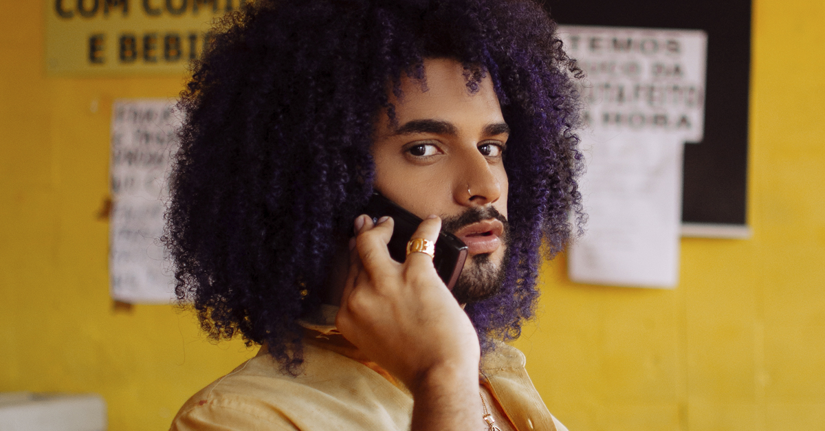 Jô Barros mistura pop e piseiro no single “Amor Bandido”