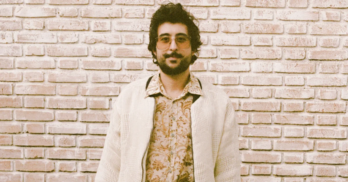 Zeeba revela capa e tracklist do disco “Tudo Ao Contrário”