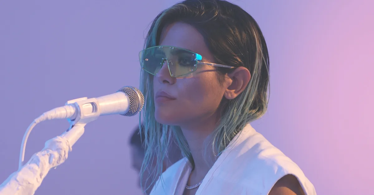 Antonia Morais encerra show virtual com música inédita; ouça “SIDEWALK”!