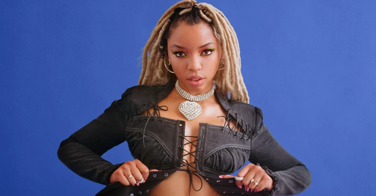 Letra e Tradução: “Treat Me” – Chlöe