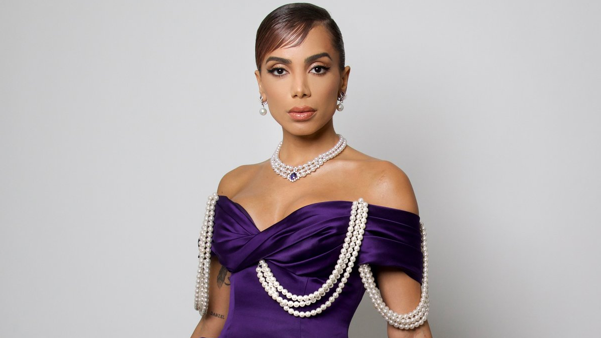 Anitta veste Moschino no Met Gala e é elogiada pelos críticos: “Deslumbrante”