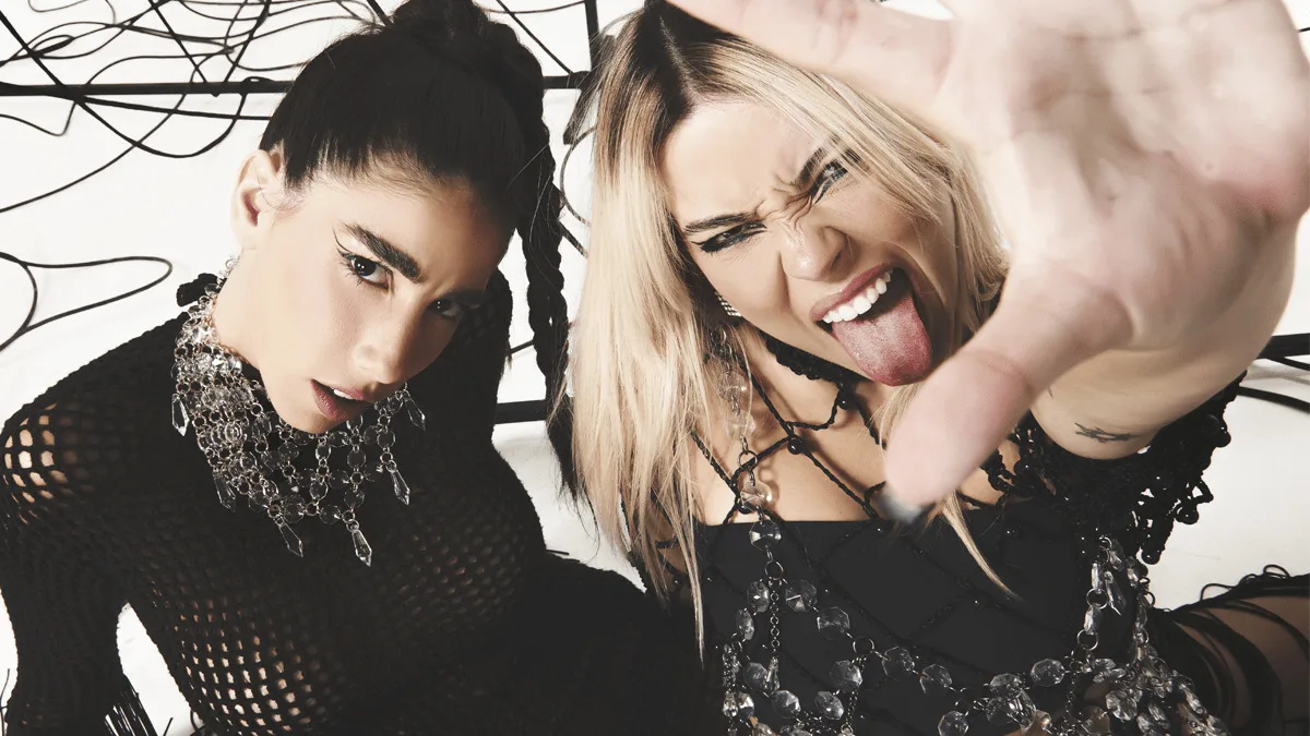 Clara x Sofia lança tão aguardado disco de estreia “NADA DISSO É PRA VOCÊ”