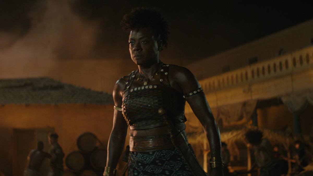 “A Mulher Rei”, com Viola Davis, assume liderança na bilheteria nacional