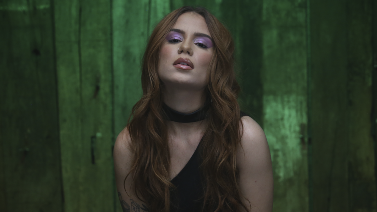 Carol Biazin apresenta single inédito “FICA PRO CAFÉ” no Música Boa Ao Vivo