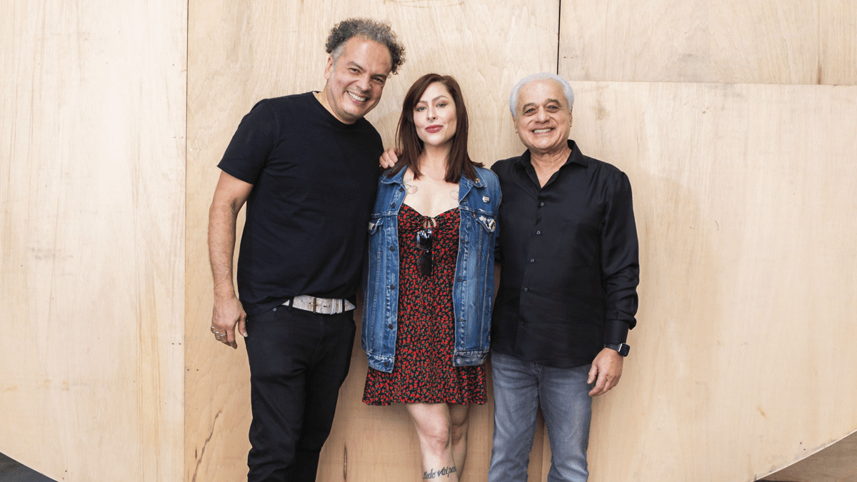 The Town: Roberto Medina e Pitty conhecem em primeira mão cenografia que está sendo construída para o Skyline