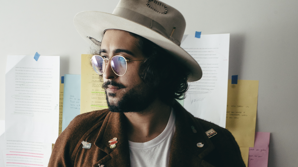 Zeeba lança versão minimalista de “Big Jet Plane”