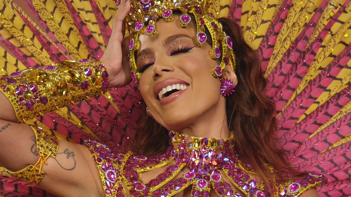 Anitta homenageia Porto da Pedra em Salvador