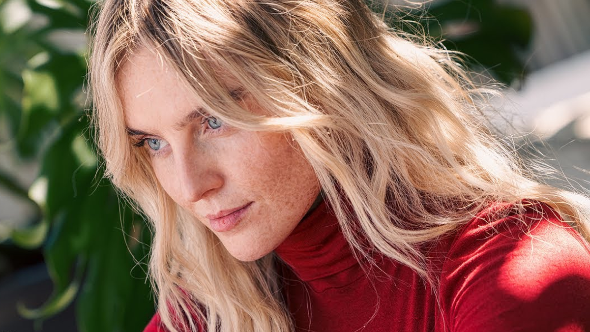 Perrie lança videoclipe de “Forget About Us”