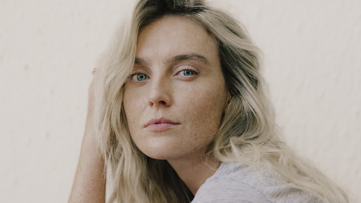 Perrie lança o novo single “Tears“