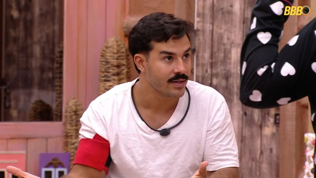 BBB25: Vitória Strada e Mateus Pires brigam após jogo da discórdia