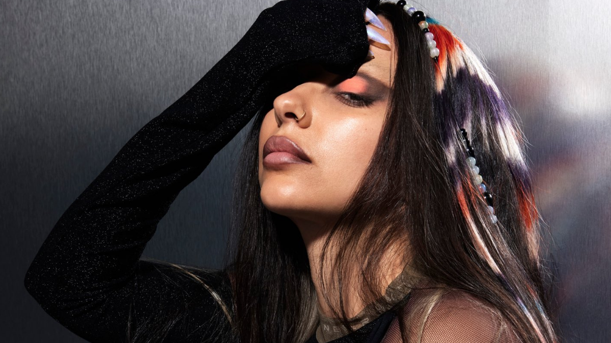 JADE anuncia o disco de estreia “THAT’S SHOWBIZ BABY!” e datas de turnê